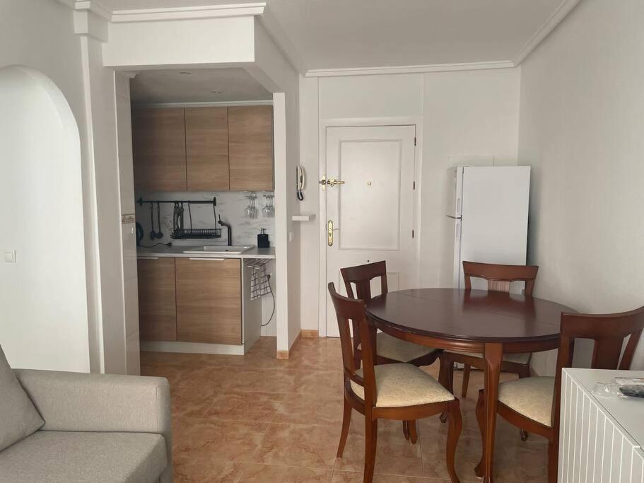 Cozy Apartment 5 Mins To Beach Torrevieja Exterior foto